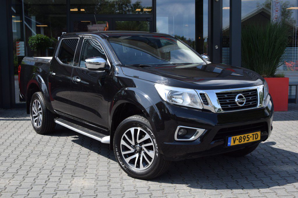 NISSAN NAVARA 2.3 DCI DUBBEL CABIN CONNECTA 2 SITZ 4WD VAN | Lesscher 4WD
