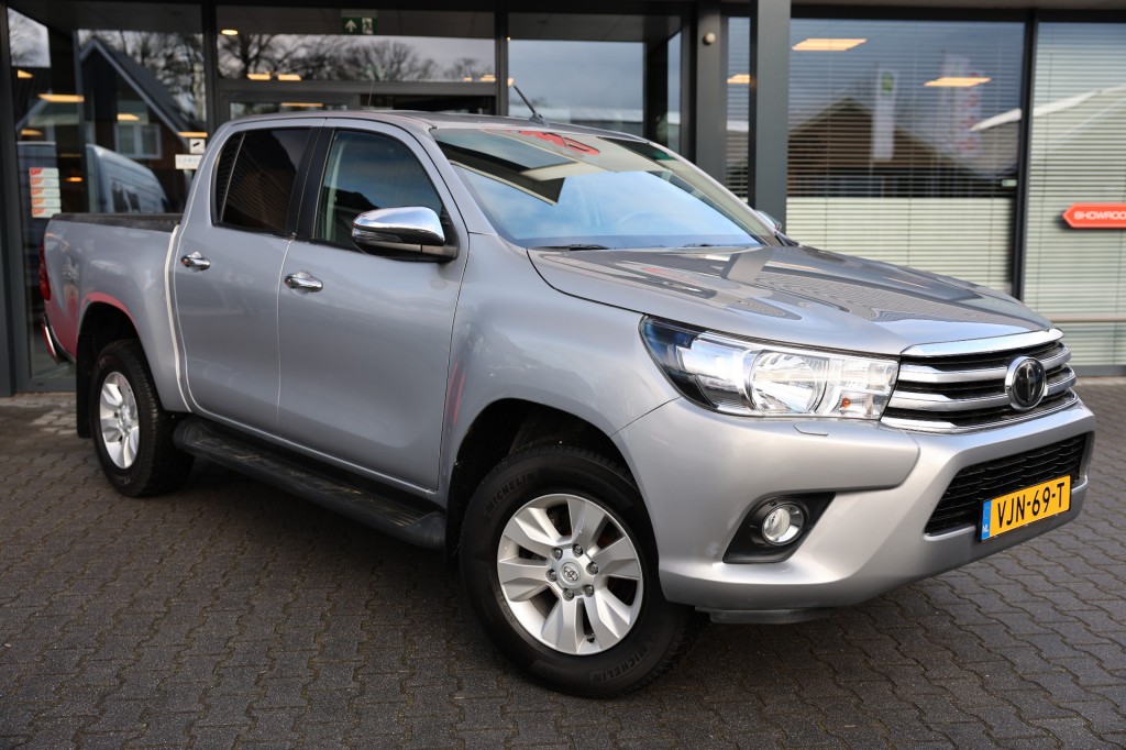 TOYOTA HILUX 2.4 D-4D DUBBEL CABIN PROFESSIONAL A/T 2 ZITS 4WD VAN | Lesscher 4WD