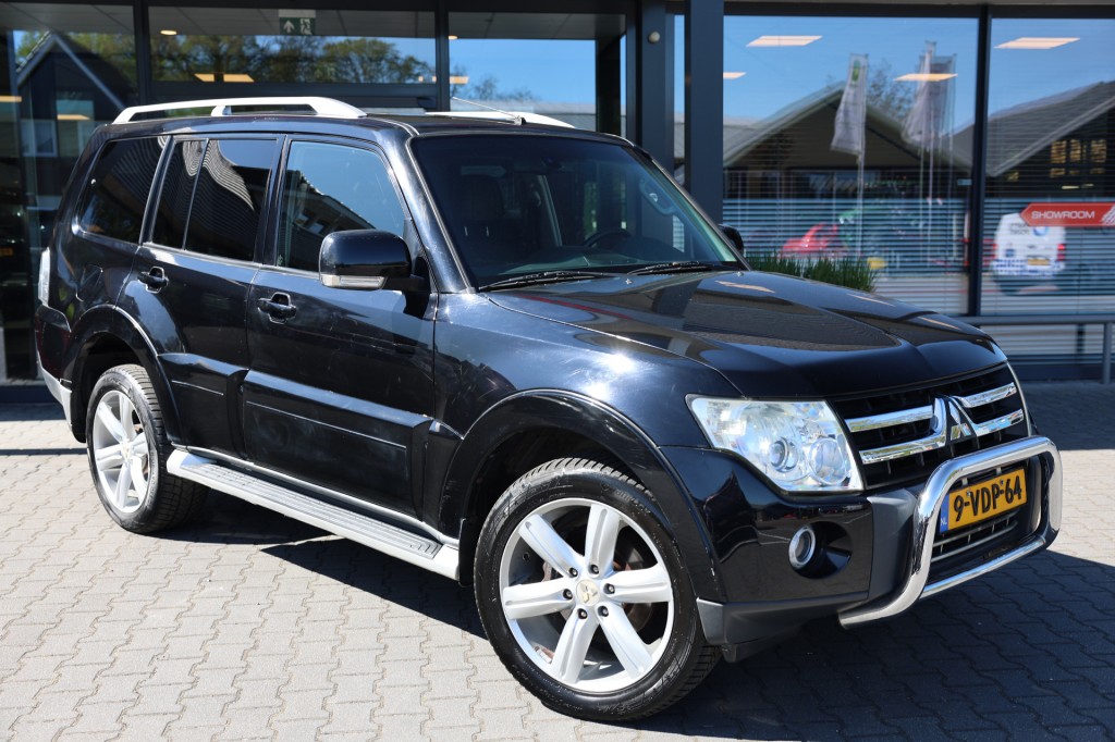 MITSUBISHI PAJERO 3.2 DID 5DRS INSTYLE A/T VAN MARGE | Lesscher 4WD