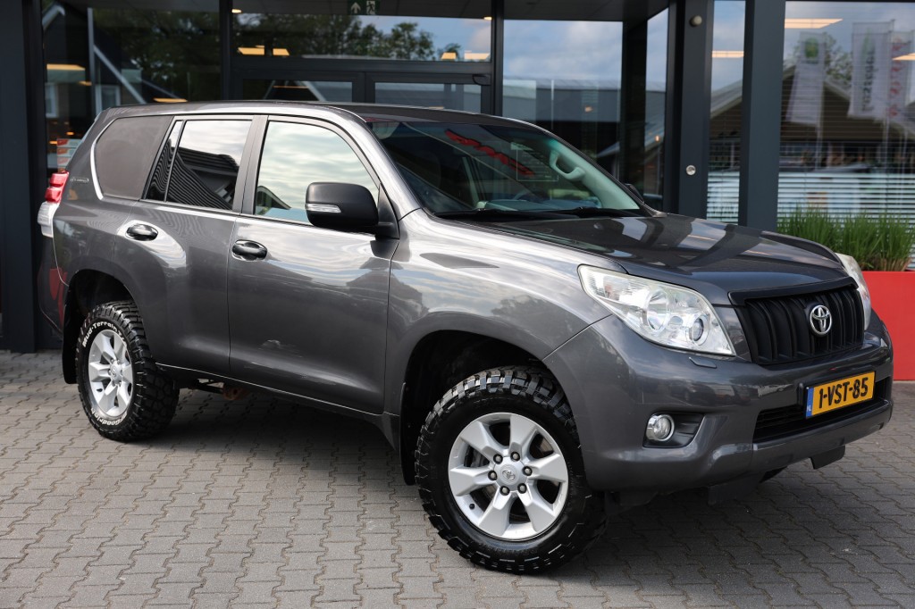 TOYOTA LANDCRUISER 150 3.0D-4D 5DRS LX A/T VAN | Lesscher 4WD