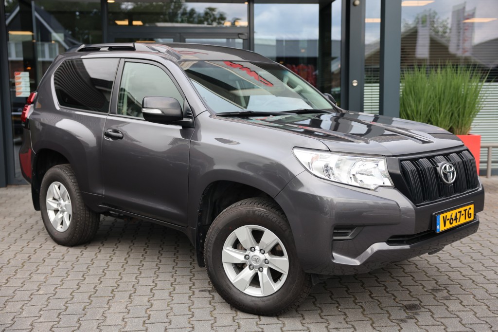 TOYOTA LANDCRUISER 150 2.8D-4D 3DRS COMFORT A/T VAN | Lesscher 4WD