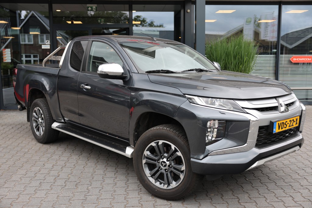 MITSUBISHI L200 2.2 DI-D CLUB CAB INTENSE 4WD VAN | Lesscher 4WD