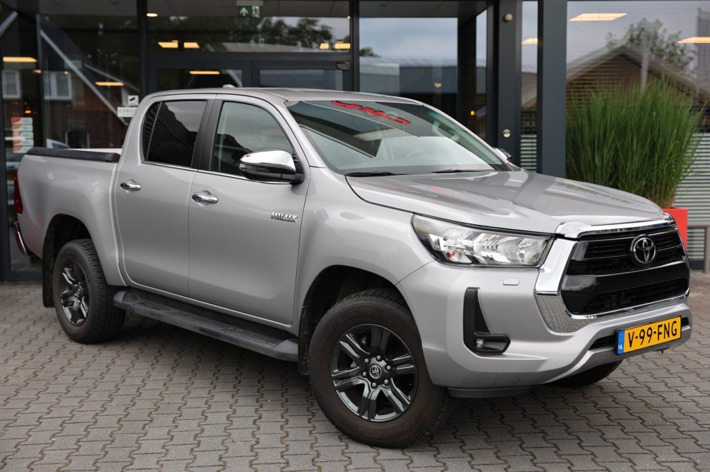 TOYOTA HILUX 2.4 D-4D DUBBEL CABIN PROFESSIONAL A/T 2 ZITS 4WD VAN | Lesscher 4WD