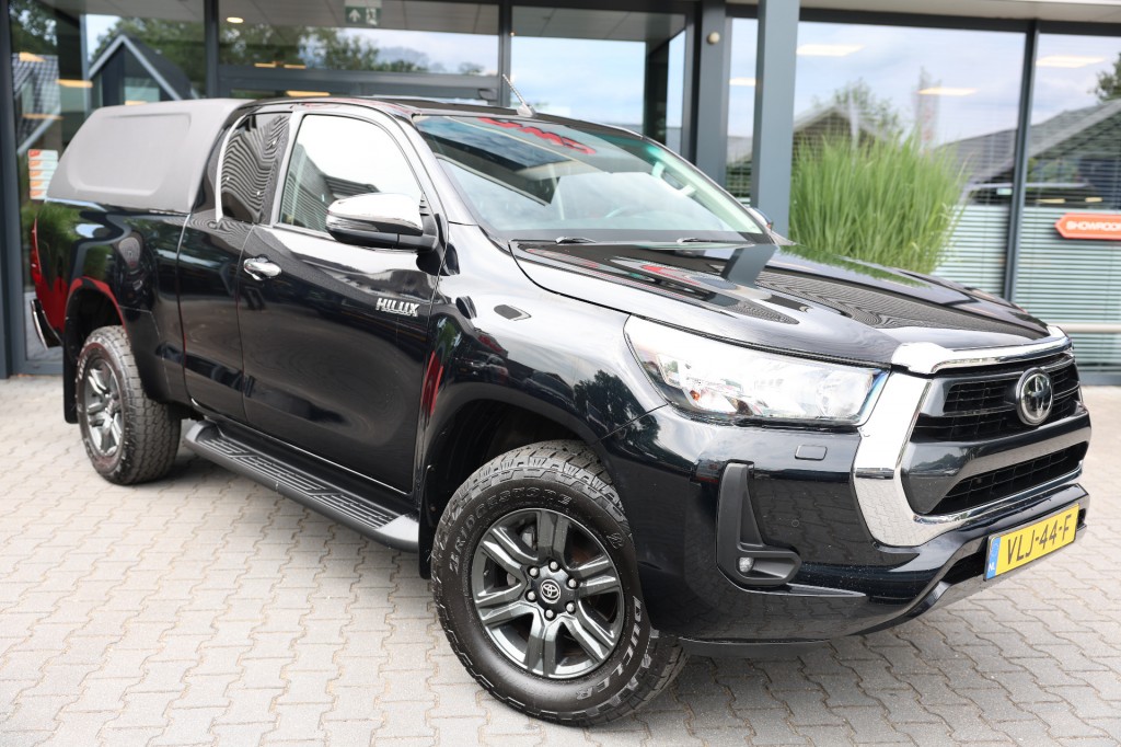 TOYOTA HILUX 2.4 D-4D XTRA CAB PROFESSIONAL A/T  4WD VAN | Lesscher 4WD