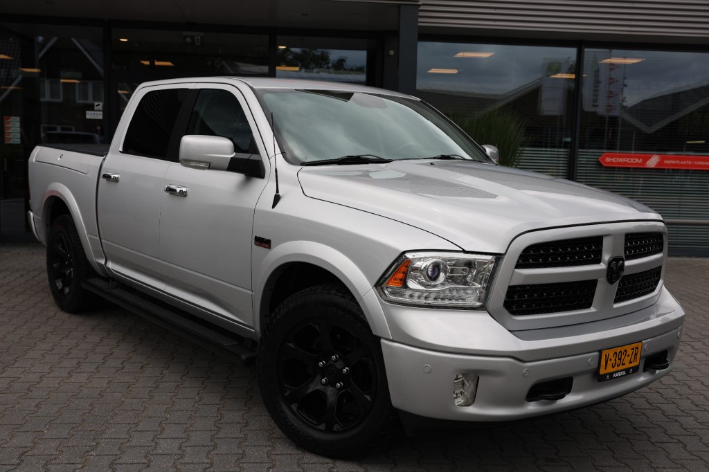DODGE RAM 5.7 V8 4X4 CREW CAB LARAMIE A/T VAN | Lesscher 4WD