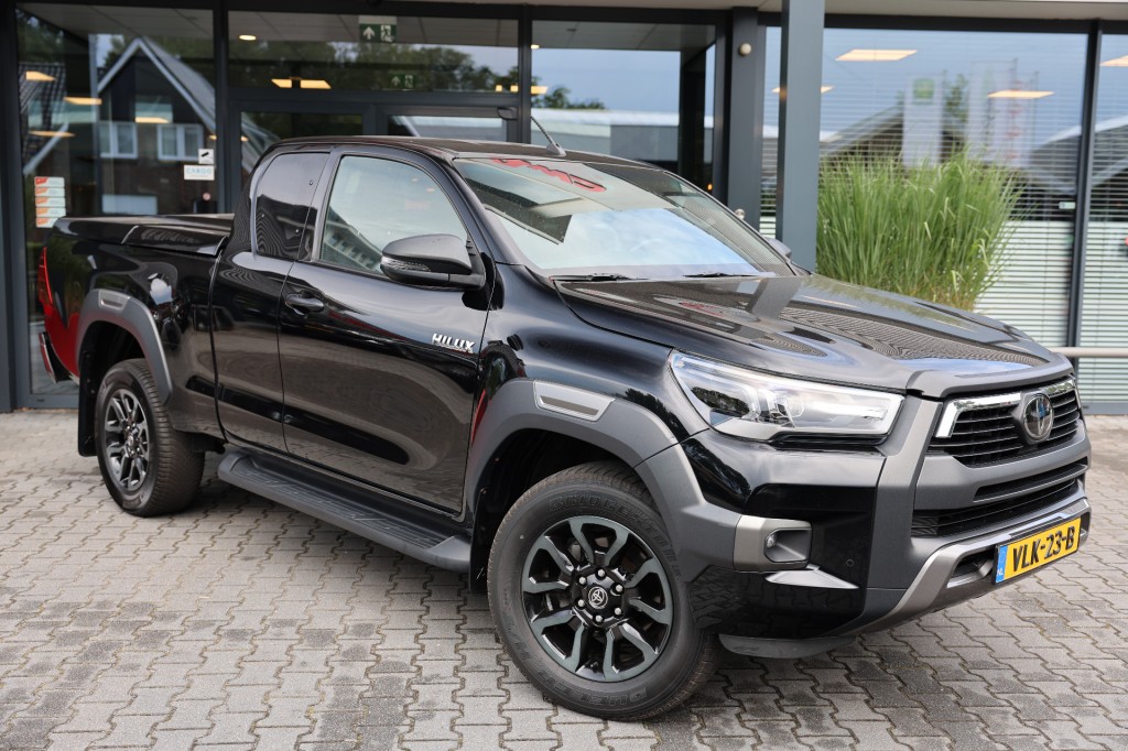 TOYOTA HILUX 2.8 D-4D X-TRA CAB INVINCIBLE A/T 4WD VAN | Lesscher 4WD