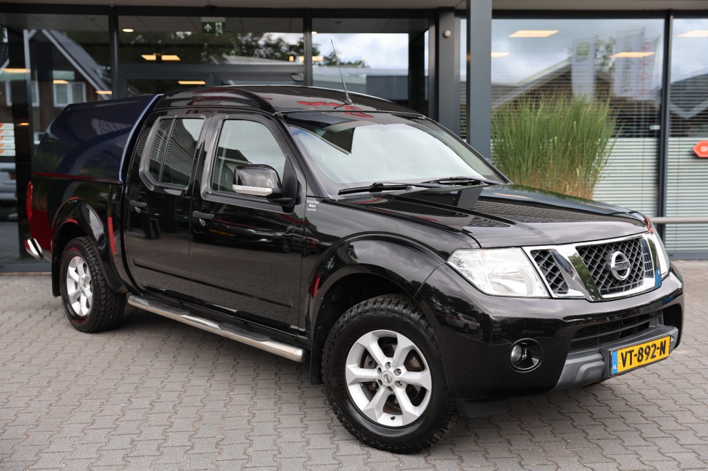 NISSAN NAVARA 2.5 DCI DUBBEL CABIN SE 5 ZITS 4WD VAN | Lesscher 4WD