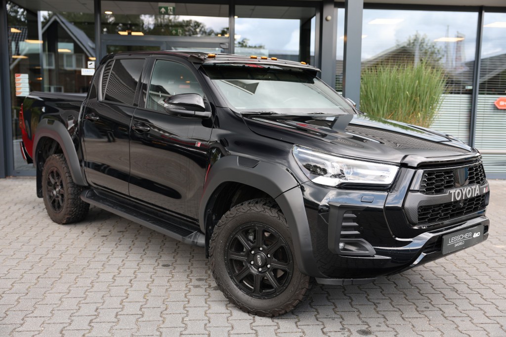 TOYOTA HILUX 2.8 D-4D DUBBEL CABIN GR SPORT A/T 2 ZITS 4WD VAN | Lesscher 4WD