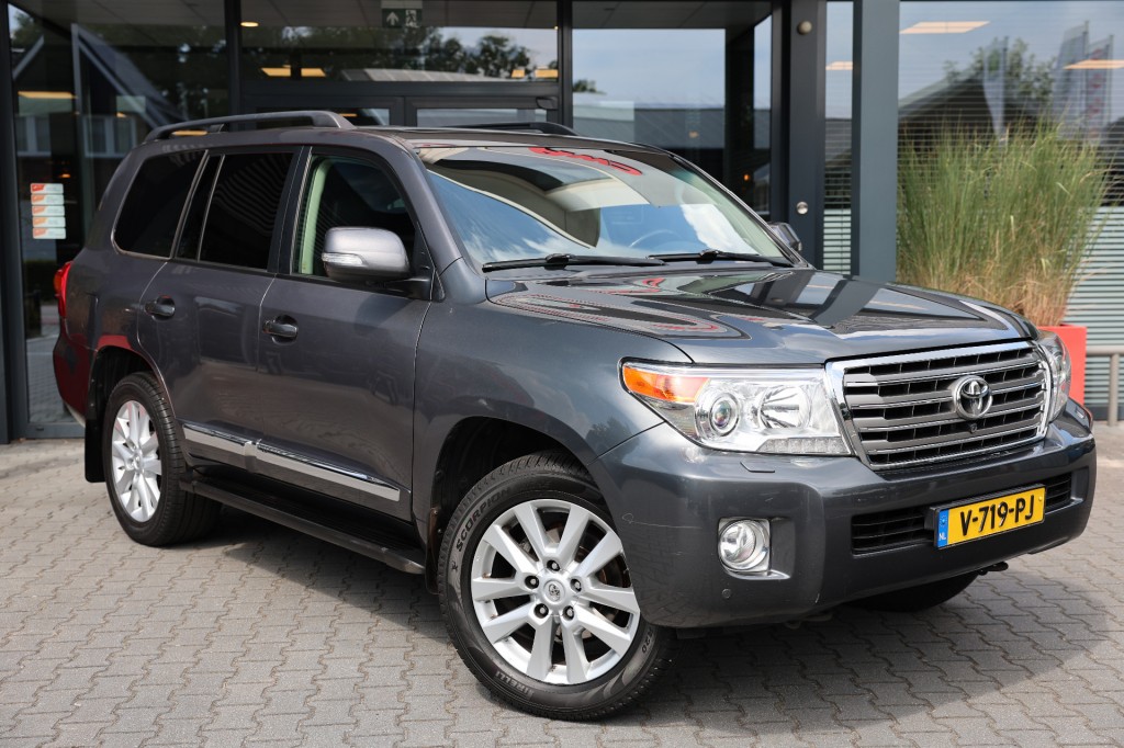 TOYOTA LANDCRUISER V8 4.5 D EXECUTIVE A/T VAN | Lesscher 4WD