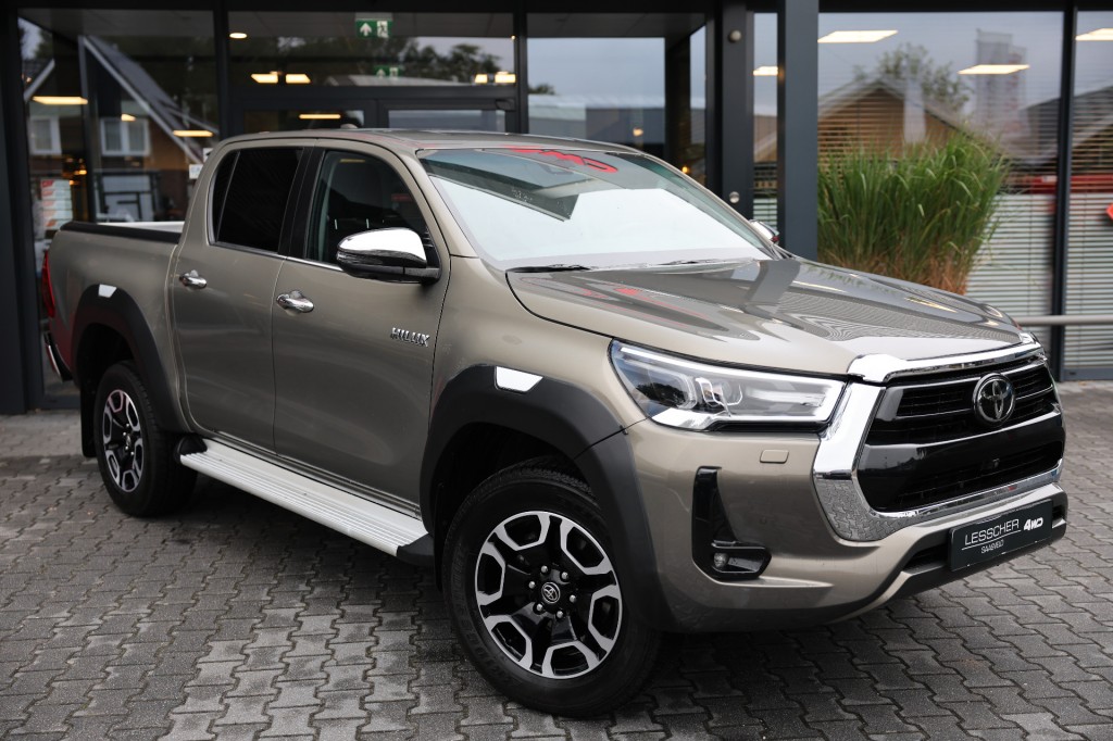 TOYOTA HILUX 2.8 D-4D DUBBEL CABIN EXECUTIVE A/T 2 ZITS 4WD VAN | Lesscher 4WD