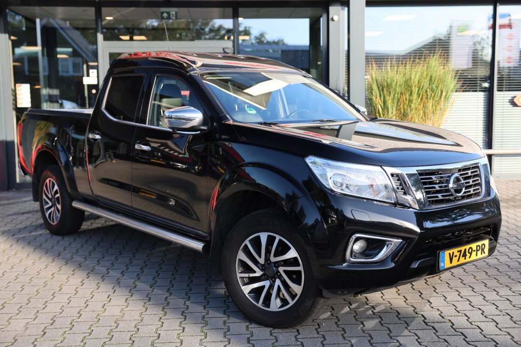 NISSAN NAVARA 2.3 DCI DUBBEL CABINE A/T 4WD 5 ZITS VAN | Lesscher 4WD