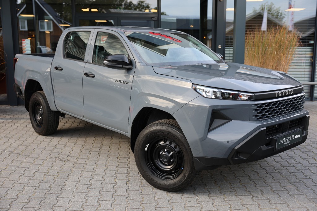 TOYOTA HILUX 2.8 D-4D MHEV DUBBEL CABINE ACTIVE A/T 4WD | Lesscher 4WD
