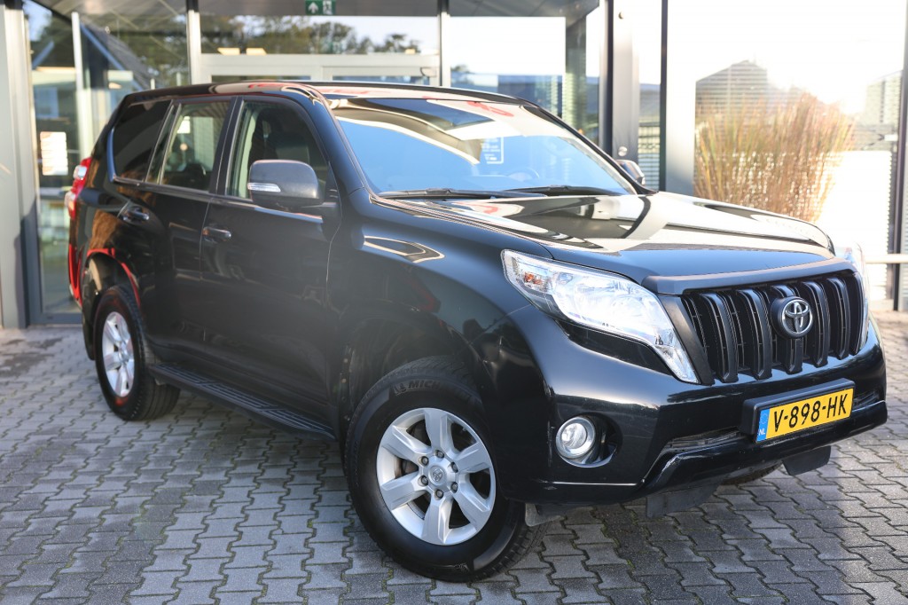 TOYOTA LANDCRUISER 150 2.8 D-4D 5DRS ACTIVE A/T VAN | Lesscher 4WD