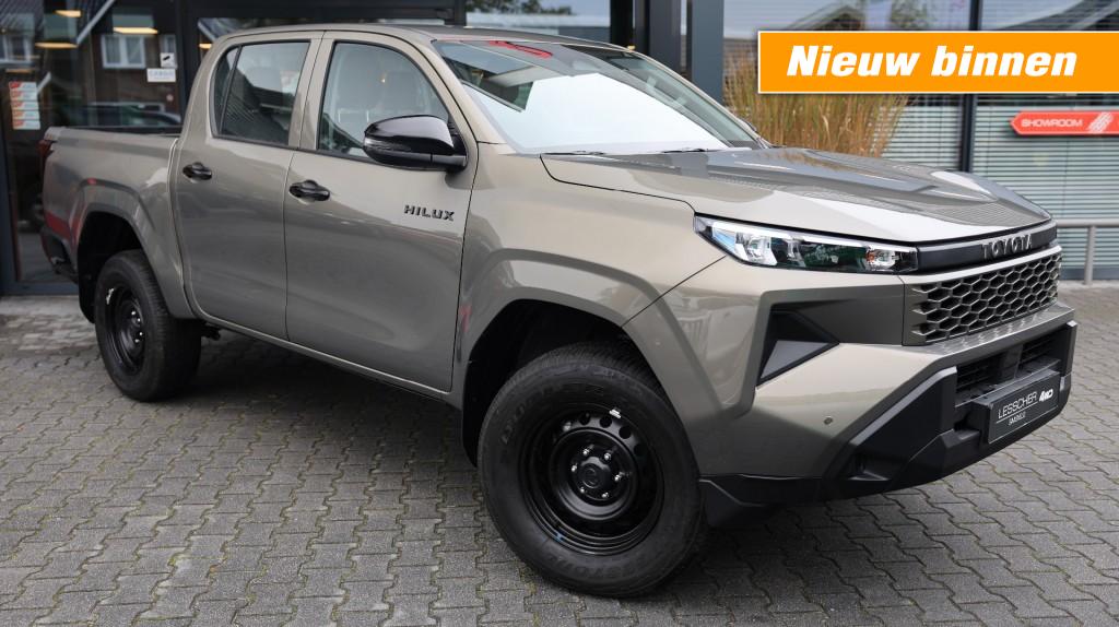 TOYOTA HILUX 2.8 D-4D MHEV DUBBEL CABINE ACTIVE A/T 4WD  5 ZITS VAN | Lesscher 4WD