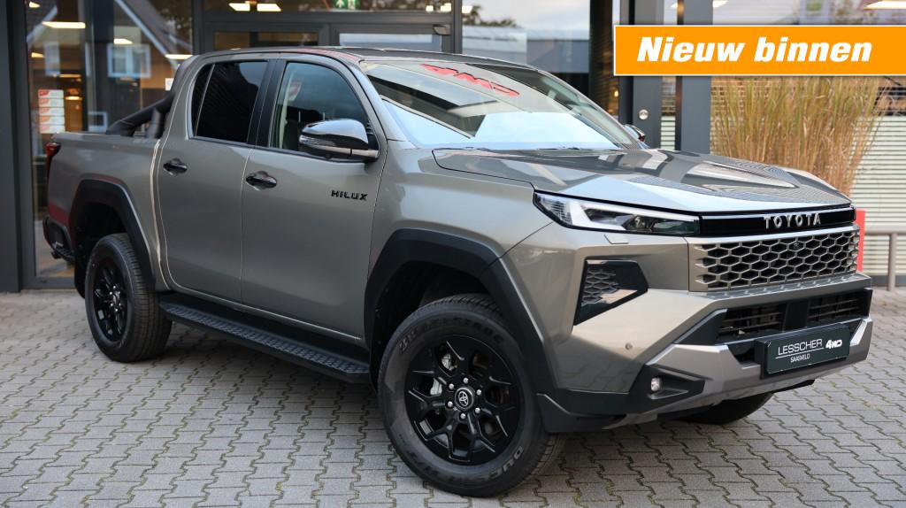 TOYOTA HILUX 2.8 D-4D DUBBEL CABIN 48V HYBRIDE INVINCIBLE A/T 4WD 5 ZITS VAN | Lesscher 4WD